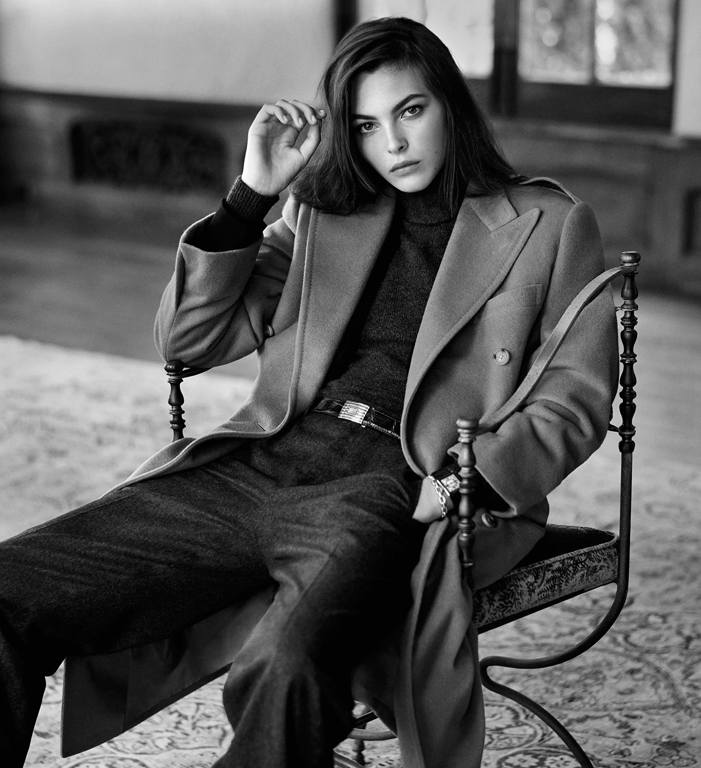 Der Mantel British Warm, getragen von Vittoria Ceretti. Fotografiert von Steven Meisel