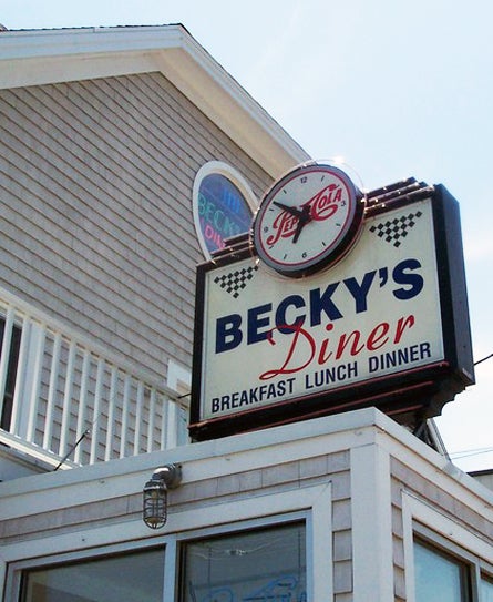                             Mischen Sie sich in Becky&#x2019;s Diner unter die Einheimischen: das schlichte Restaurant ist ber&#xFC;hmt f&#xFC;r seine &#x201E;Greasy Spoon&#x201C;-K&#xFC;che