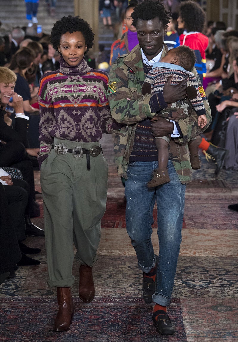 Yanii Gough, George Okeny und Zola Okeny bei der Ralph Lauren 50. Anniversary Show