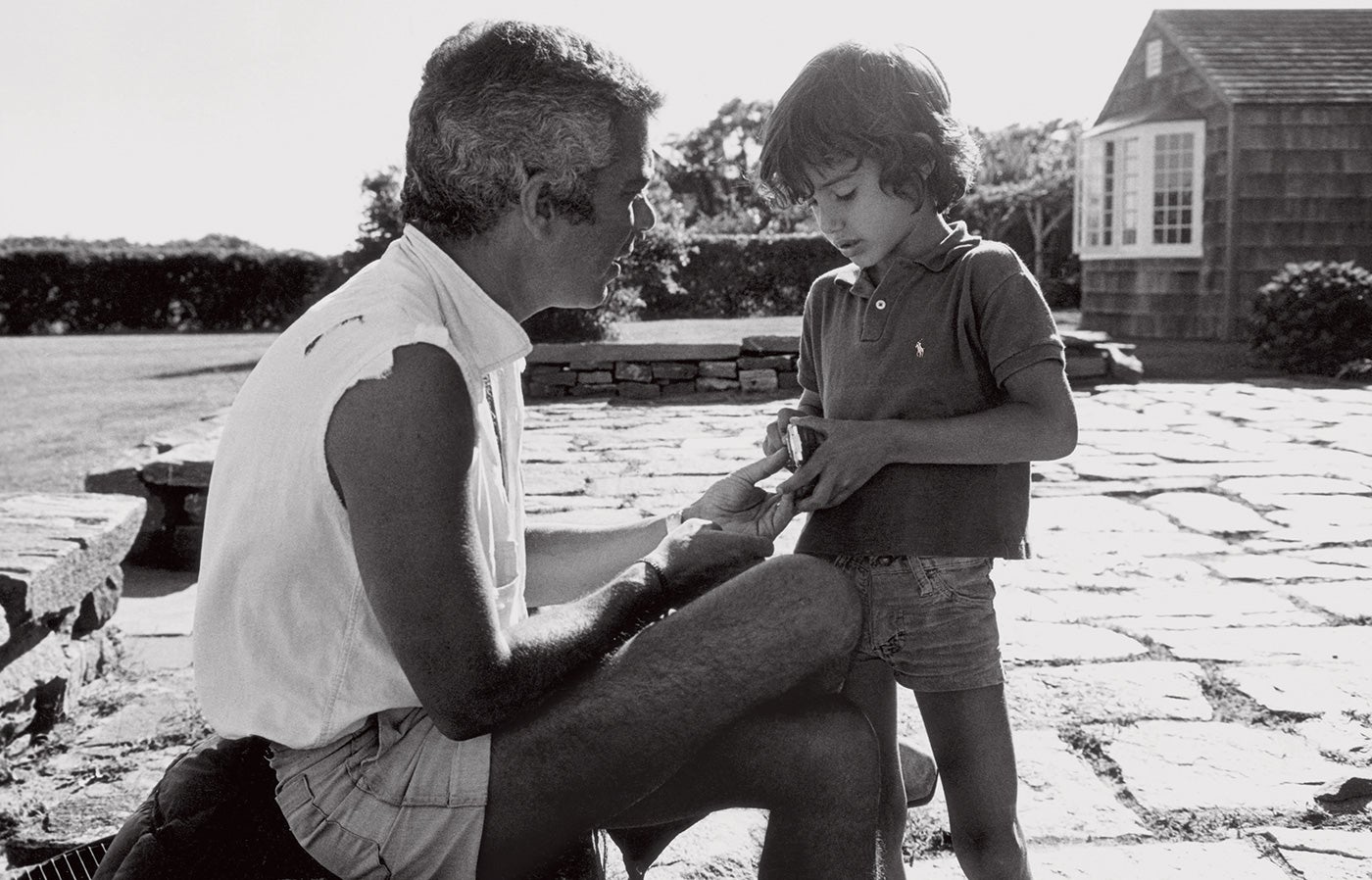                             Ralph und Andrew Lauren in Amagansett, New York, 1976