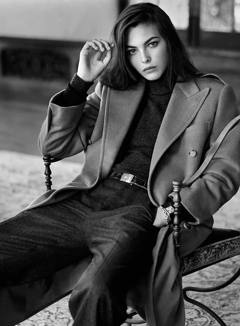 Vittoria Ceretti im Mantel British Warm, fotografiert von Steven Meisel